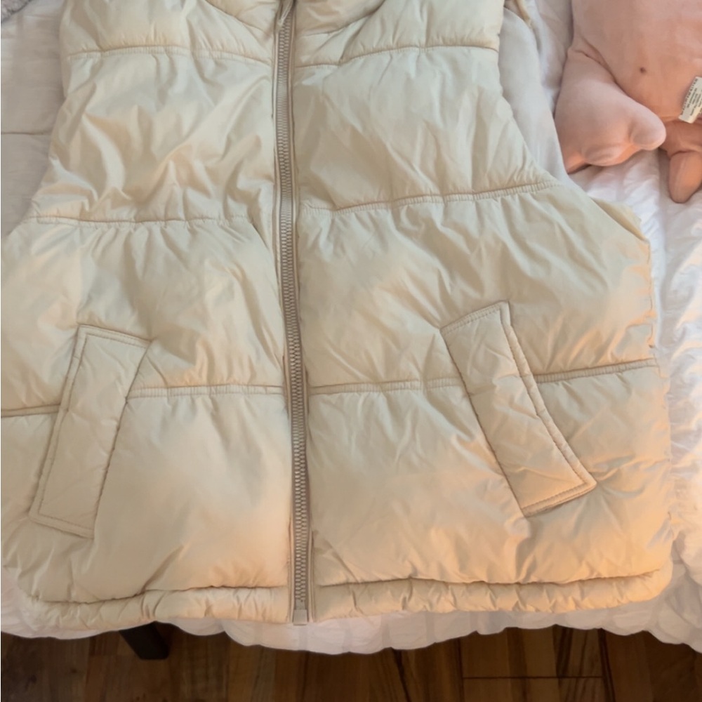 American Eagle Outfitters Cream Puffer Vest